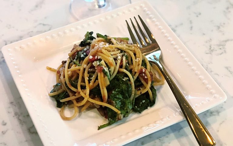 One-Pot Pasta with Spinach, Tomatoes, & Mushrooms