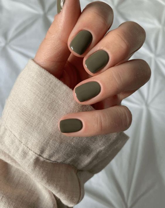 olive green manicure- 2023 fall nail trends