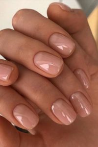 nude lipgloss nails